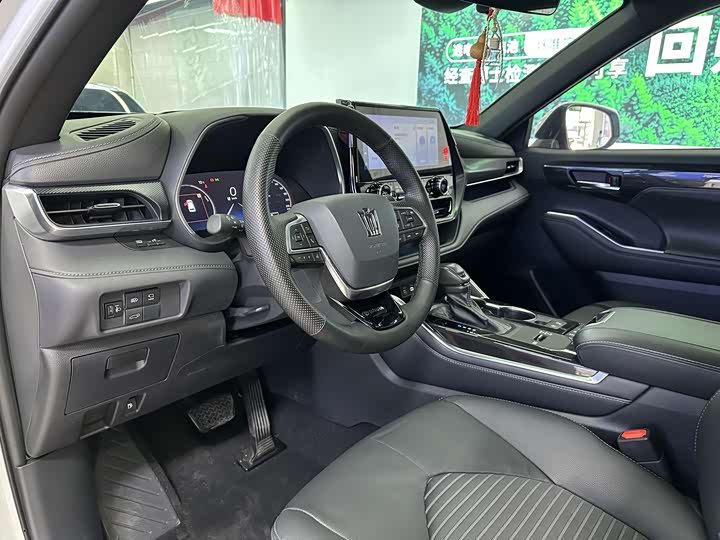 Фото 9 - Toyota Crown Kluger