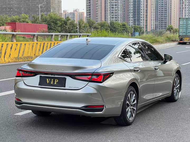 Фото 5 - Lexus ES