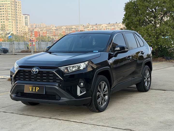 Фото 1 - Toyota RAV4