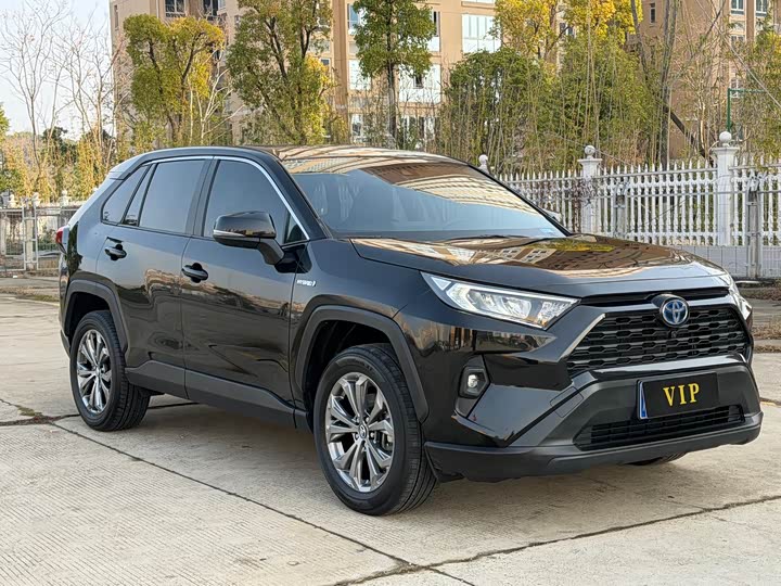 Фото 3 - Toyota RAV4
