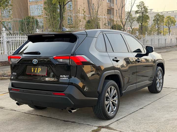 Фото 4 - Toyota RAV4