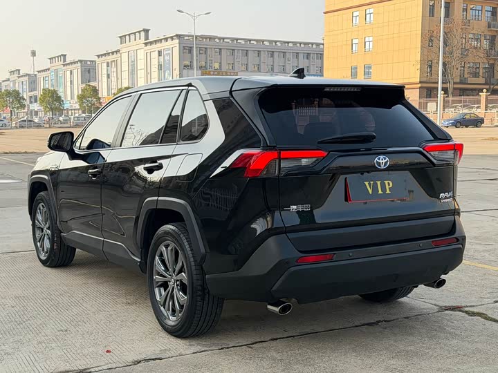 Фото 6 - Toyota RAV4