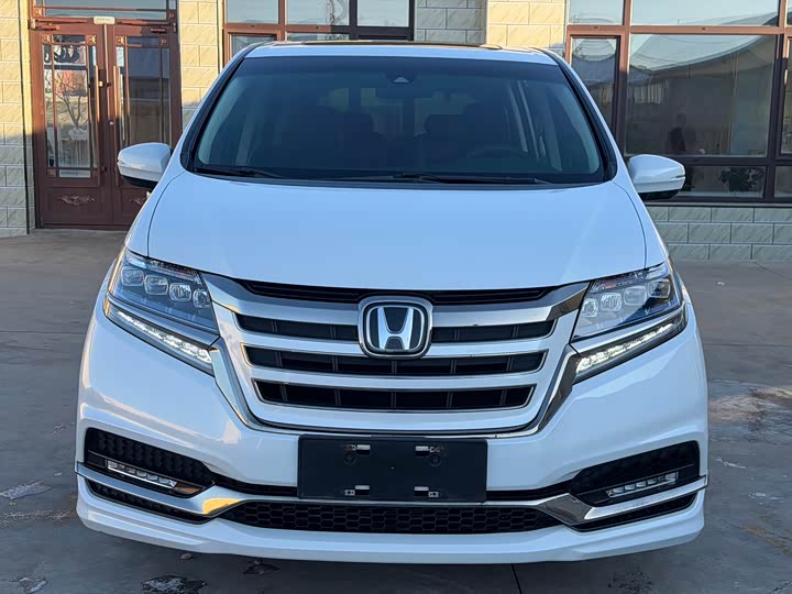 Фото 1 - Honda Elysion