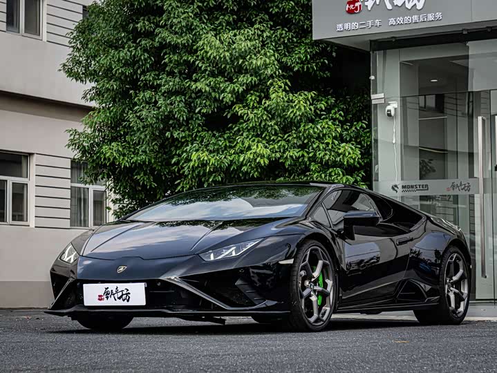 Фото 3 - Lamborghini Huracán