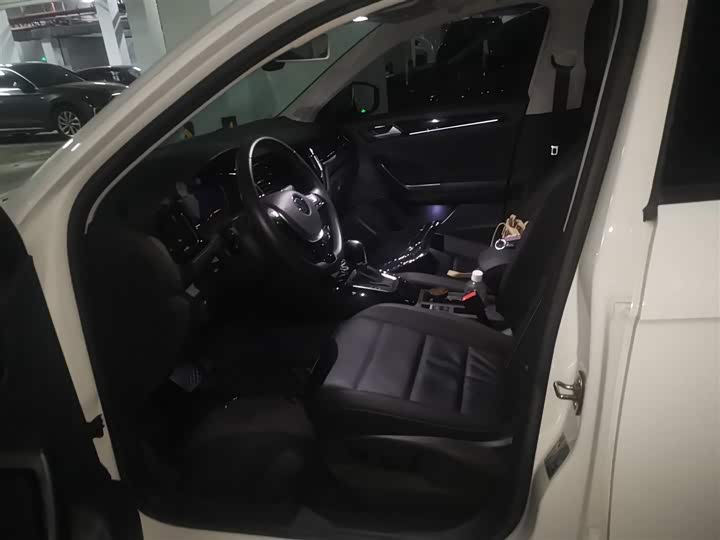 Фото 8 - Volkswagen T-Roc