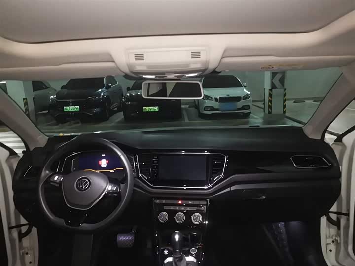 Фото 9 - Volkswagen T-Roc