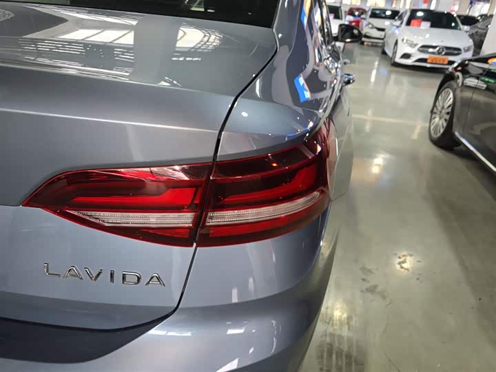 Фото 8 - Volkswagen Lavida