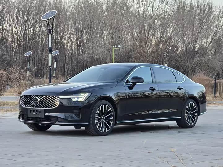 Фото 1 - Volvo S90
