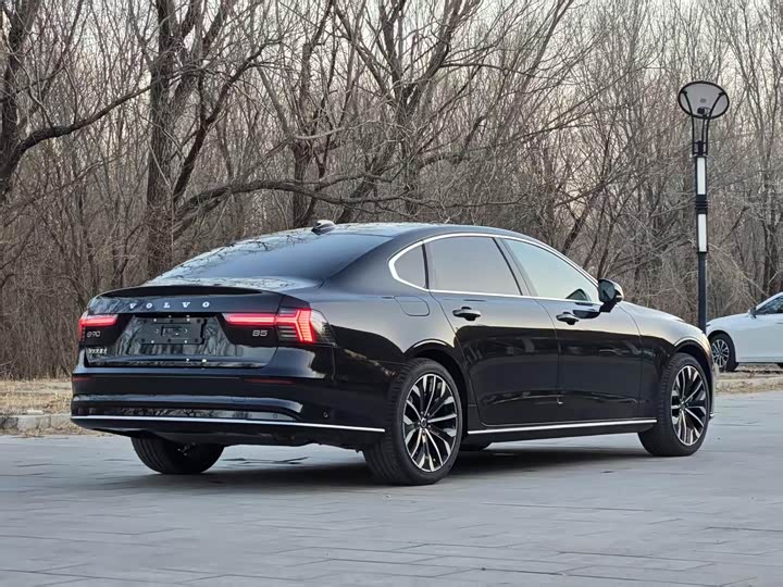 Фото 5 - Volvo S90