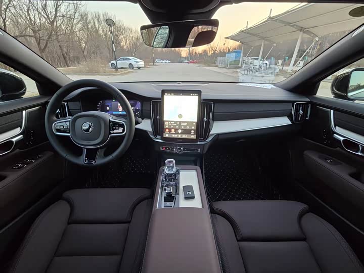 Фото 9 - Volvo S90