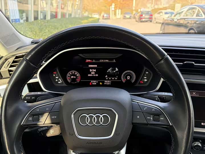 Фото 6 - Audi Q3