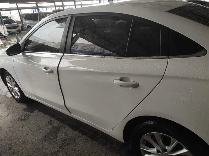 Фото 5 - Roewe i5