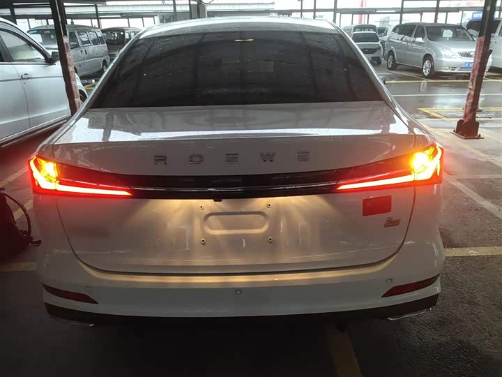 Фото 6 - Roewe i5