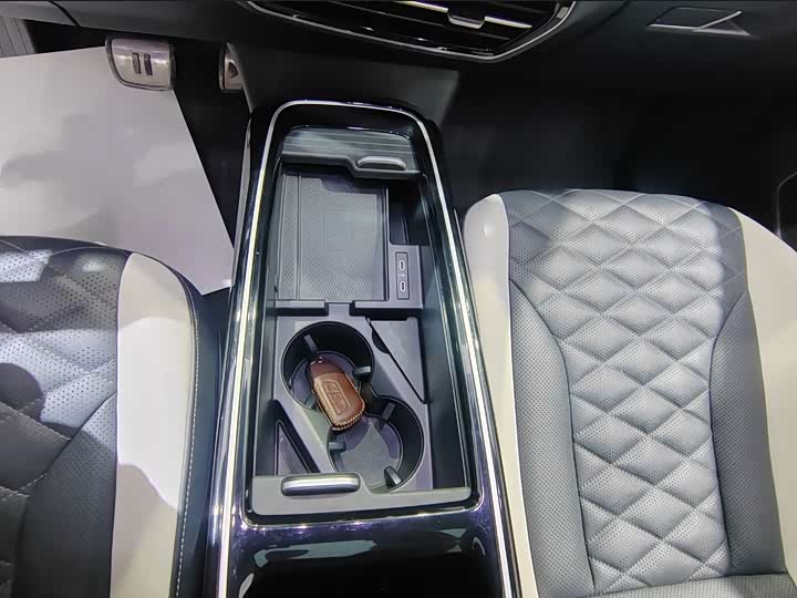 Фото 7 - Volkswagen ID.6 Crozz