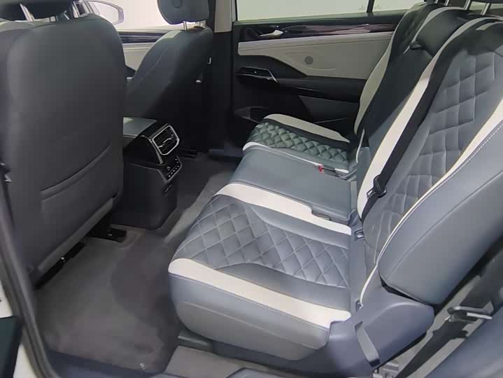 Фото 9 - Volkswagen ID.6 Crozz