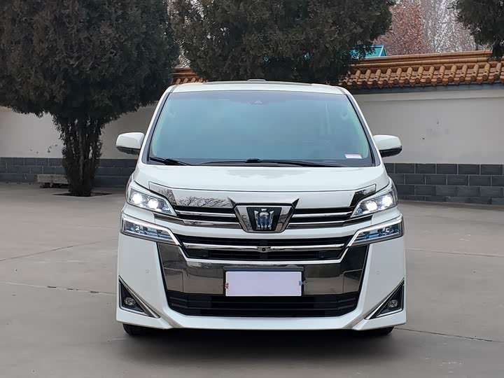 Фото 1 - Toyota Vellfire