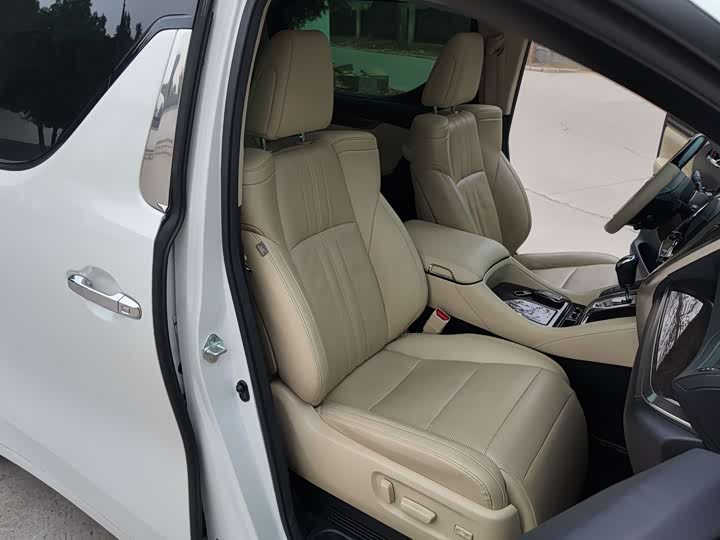 Фото 4 - Toyota Vellfire