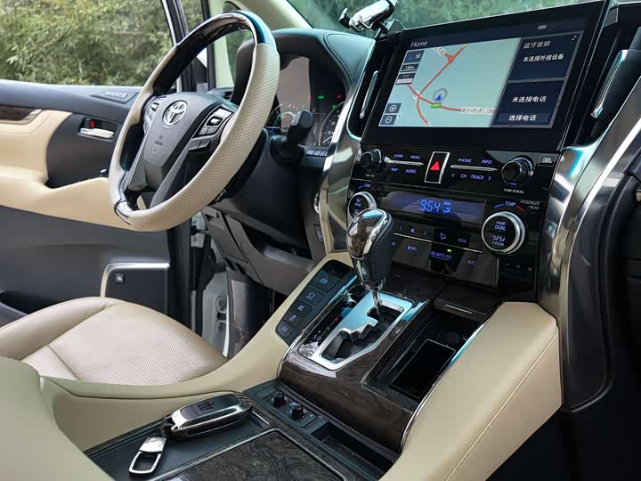 Фото 5 - Toyota Vellfire