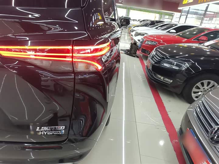 Фото 8 - Toyota Sienna