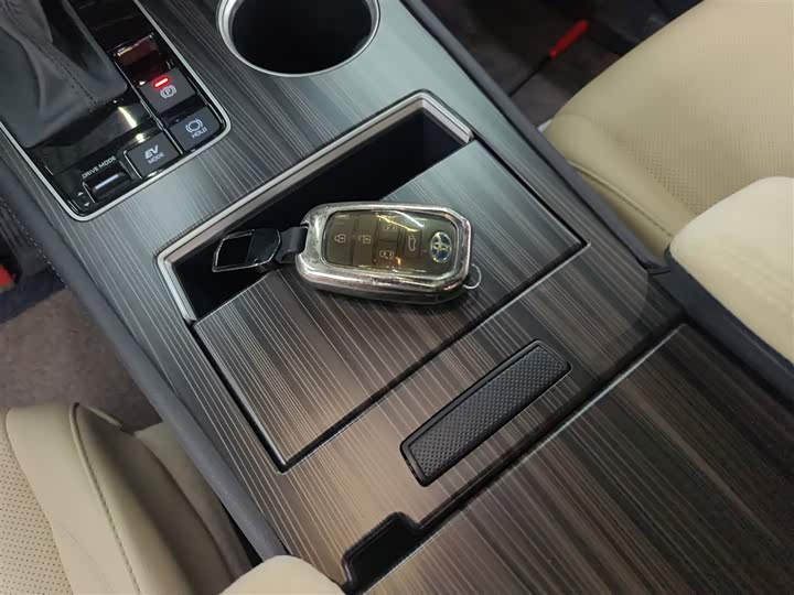 Фото 9 - Toyota Sienna