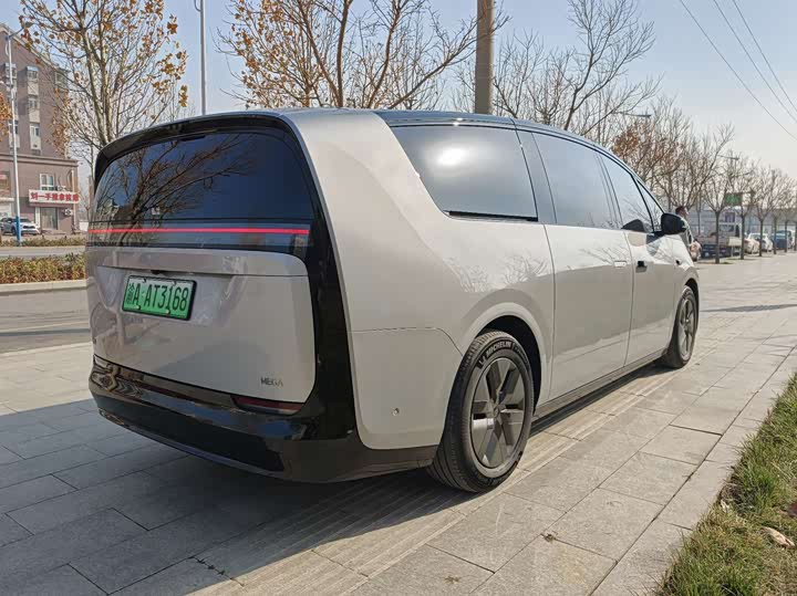 Фото 6 - LiXiang Mega