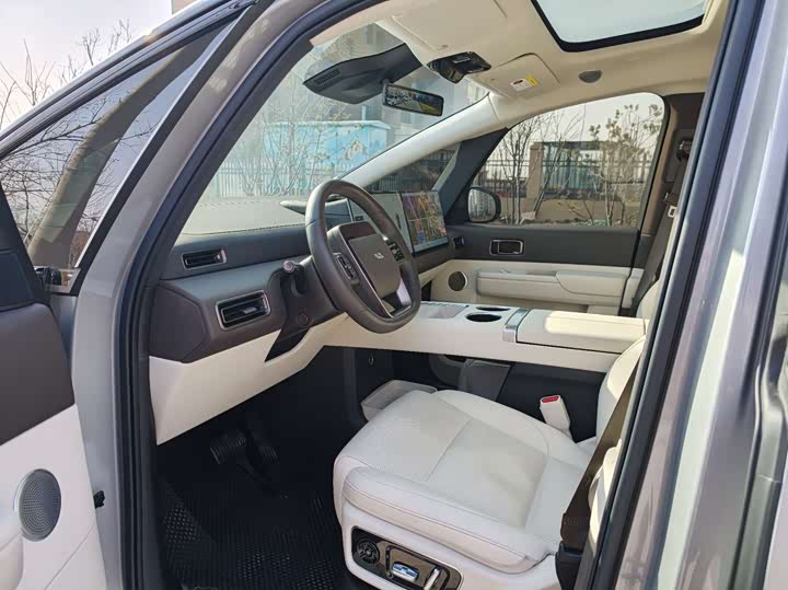 Фото 9 - LiXiang Mega