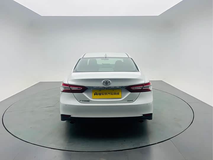 Фото 5 - Toyota Camry