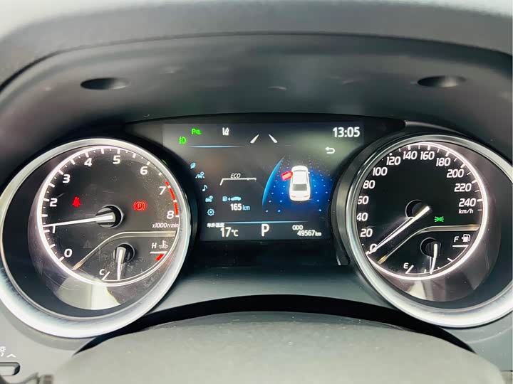 Фото 9 - Toyota Camry