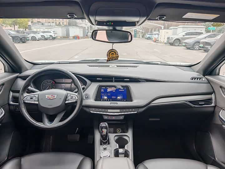 Фото 9 - Cadillac XT4