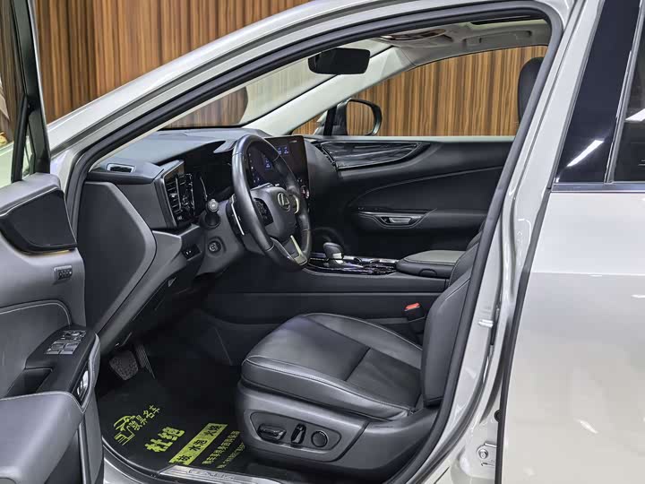 Фото 9 - Lexus NX