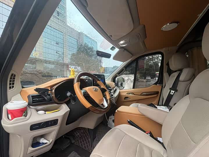 Фото 7 - Maxus V90