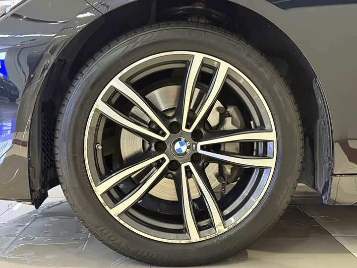 Фото 9 - BMW 7 Series