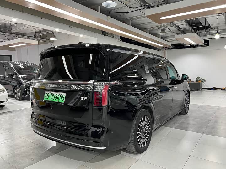 Фото 7 - Zeekr 009