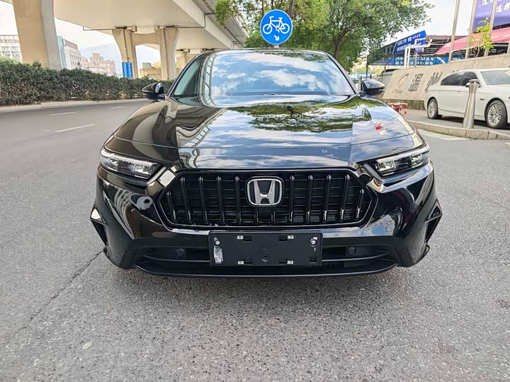 Фото 2 - Honda Inspire
