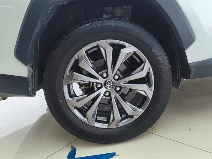 Фото 6 - Toyota RAV4