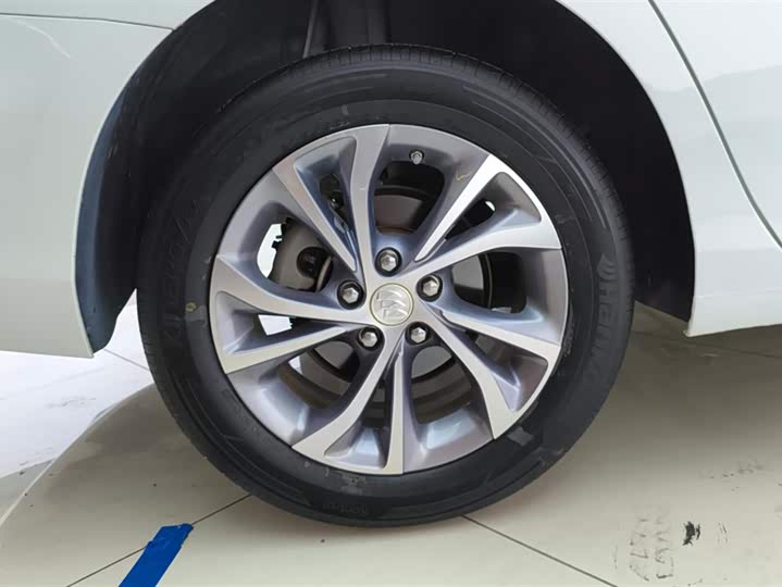 Фото 6 - Buick Verano