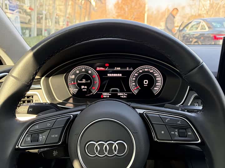 Фото 6 - Audi A4