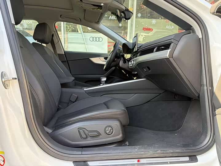 Фото 8 - Audi A4