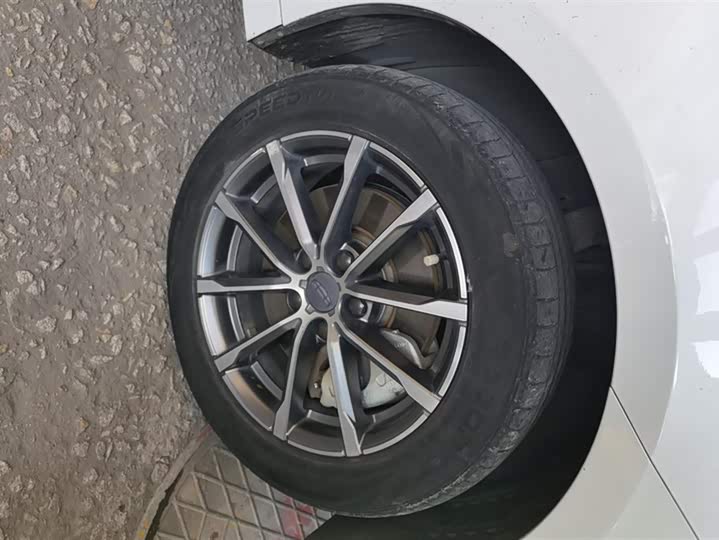 Фото 6 - Geely Emgrand GT