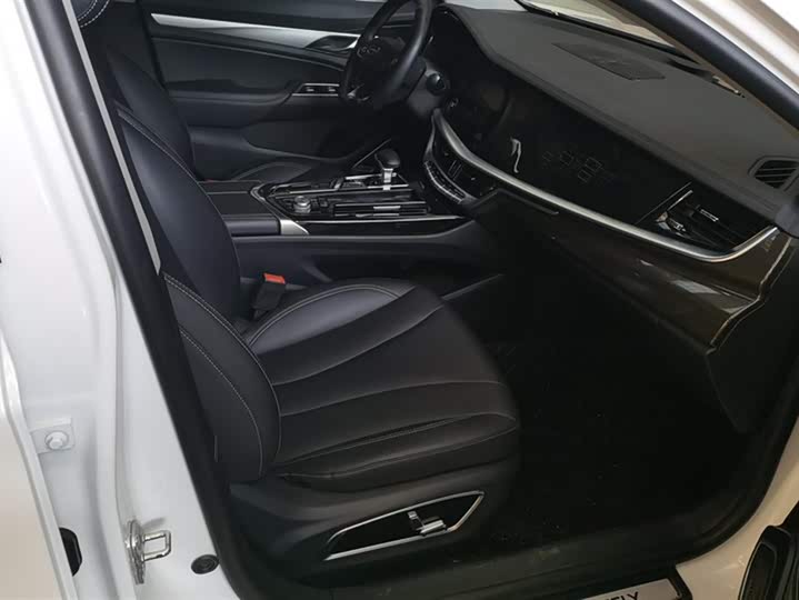 Фото 8 - Geely Emgrand GT