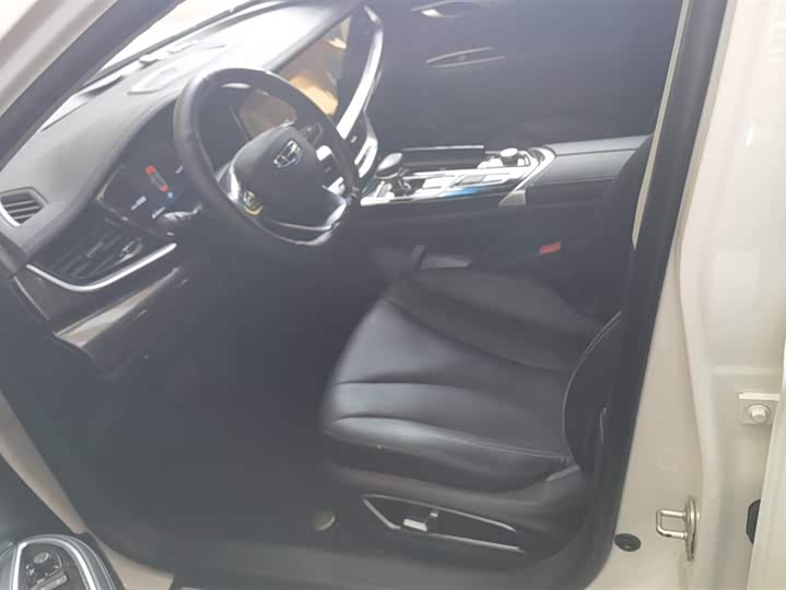 Фото 9 - Geely Emgrand GT