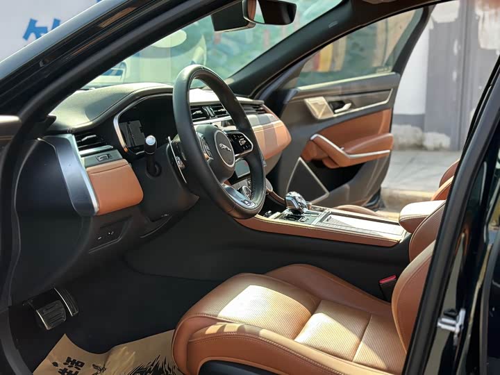 Фото 6 - Jaguar XF L