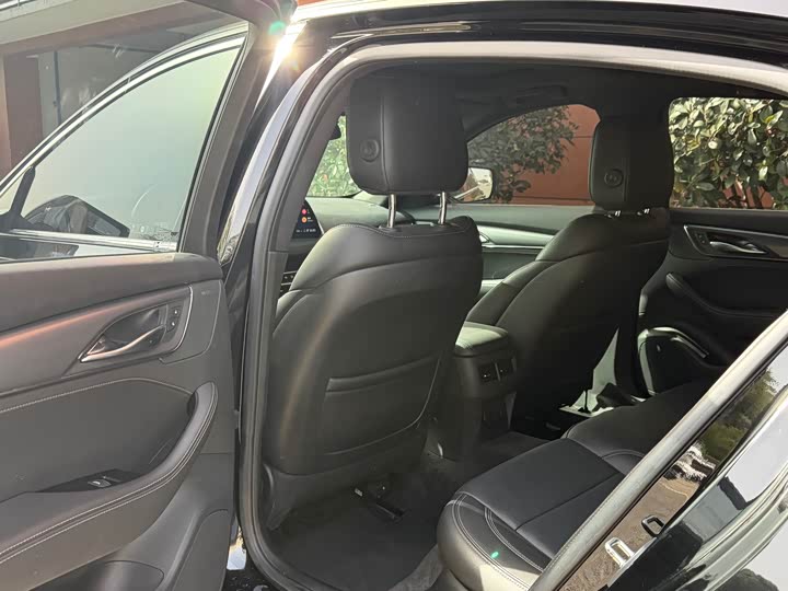 Фото 8 - Cadillac CT5