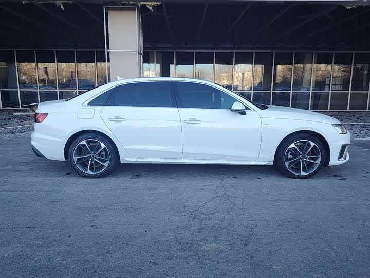 Фото 3 - Audi A4L