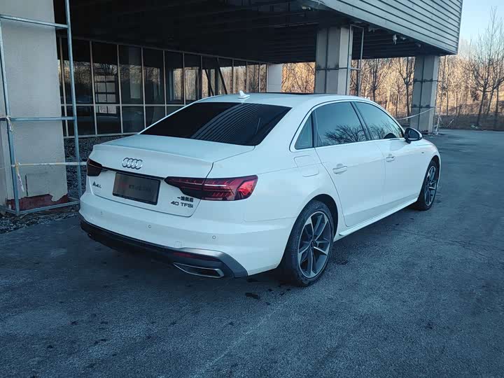 Фото 5 - Audi A4L