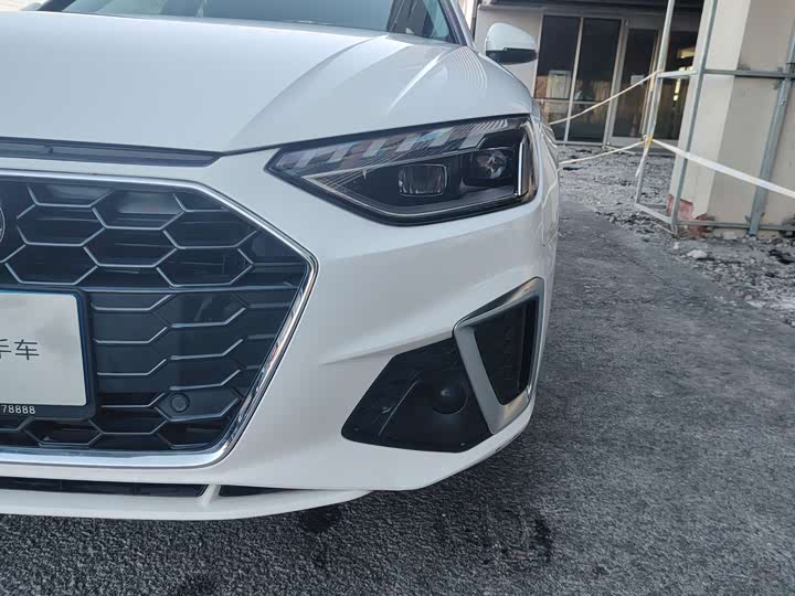 Фото 6 - Audi A4L