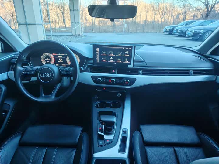 Фото 8 - Audi A4L