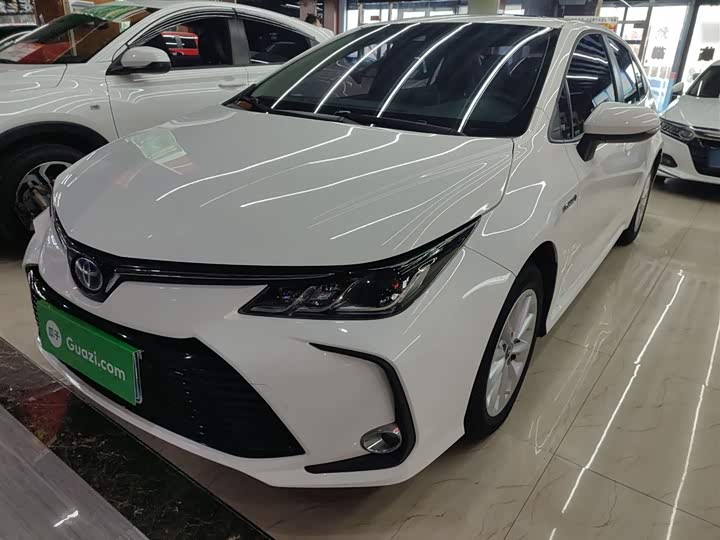 Фото 2 - Toyota Corolla