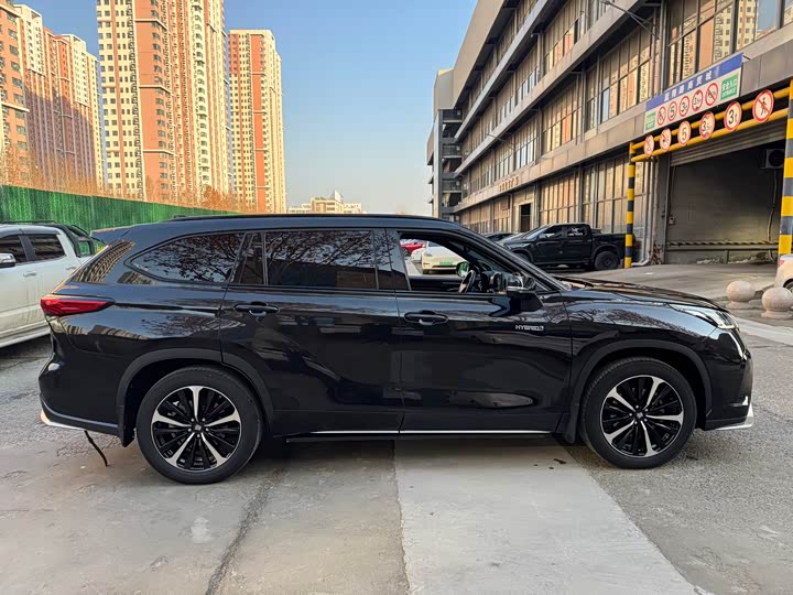 Фото 2 - Toyota Crown Kluger