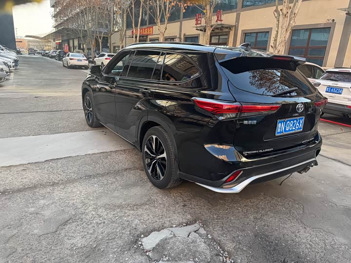 Фото 4 - Toyota Crown Kluger